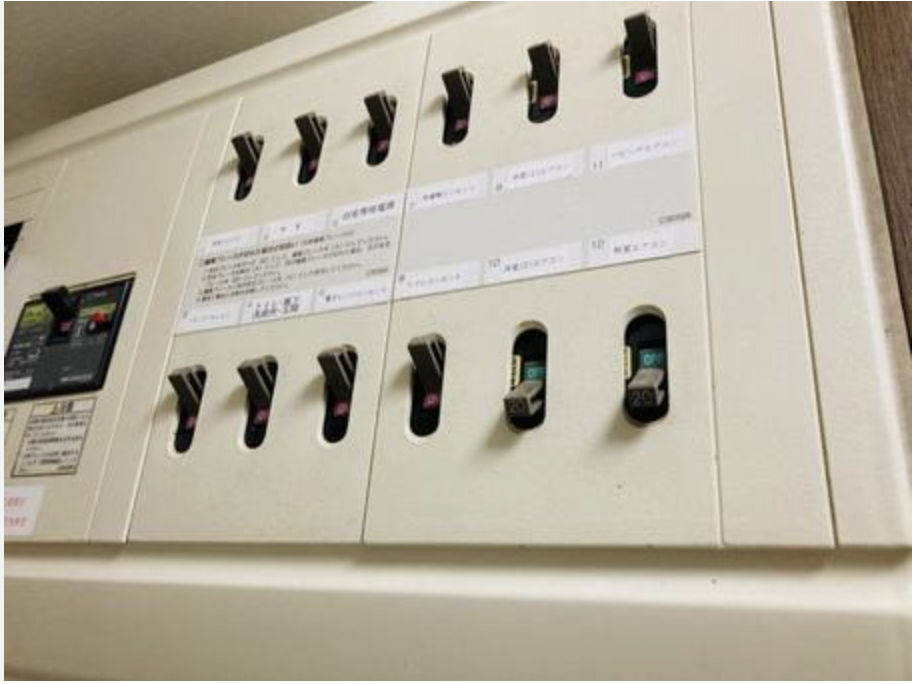 エアコン使用時にブレーカーが落ちる？その原因と対策を徹底解説！